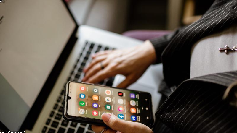 红果短剧app移动端播放界面与推荐流展示